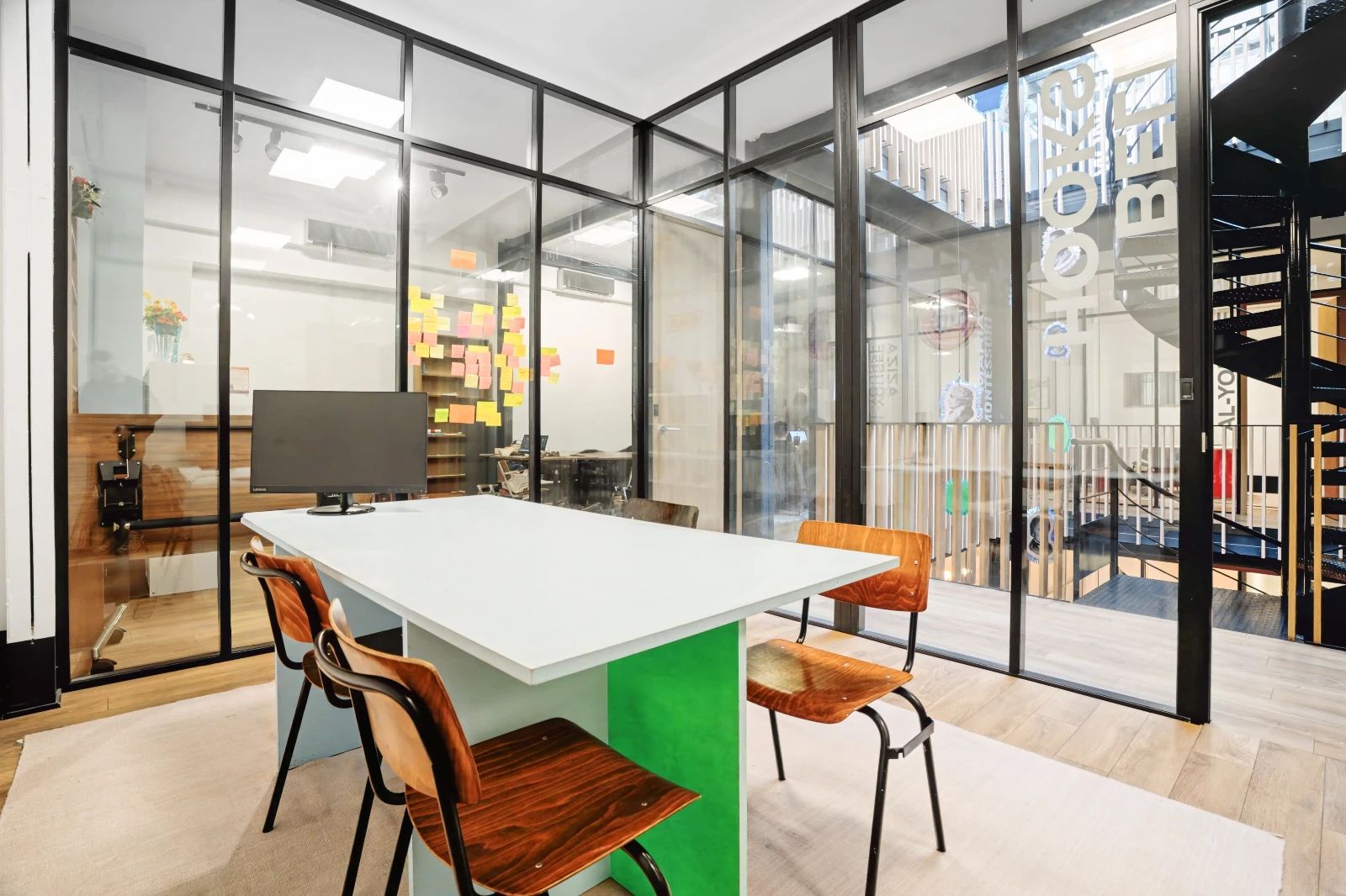 Bureau opéré · 30 à 35 postes · rue du Faubourg Saint-Martin, Paris 10e · 200 m² — photo 3/5