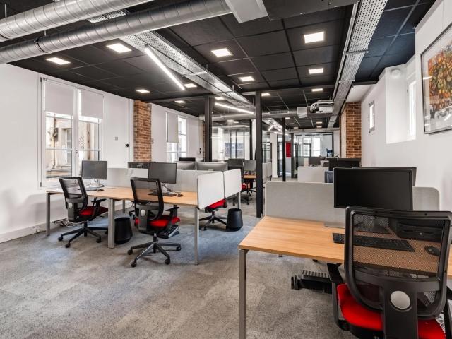 Bureau opéré · 50 à 60 postes · rue Saint-Fiacre, Paris 2e — photo 1/6