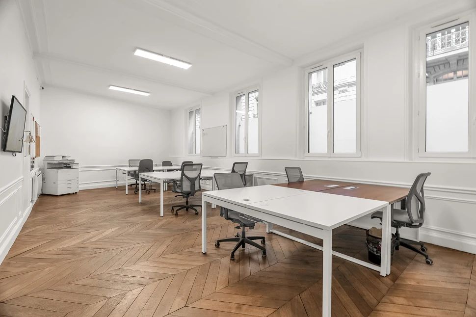 Bureau opéré · 15 à 20 postes · rue de Magdebourg, Paris 16e — photo 2/8