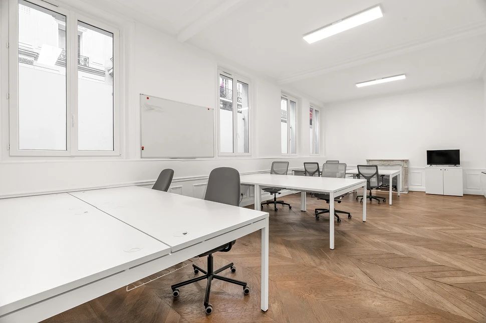 Bureau opéré · 15 à 20 postes · rue de Magdebourg, Paris 16e — photo 3/8