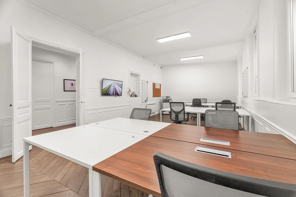 Bureau opéré · 15 à 20 postes · rue de Magdebourg, Paris 16e — photo 5/8