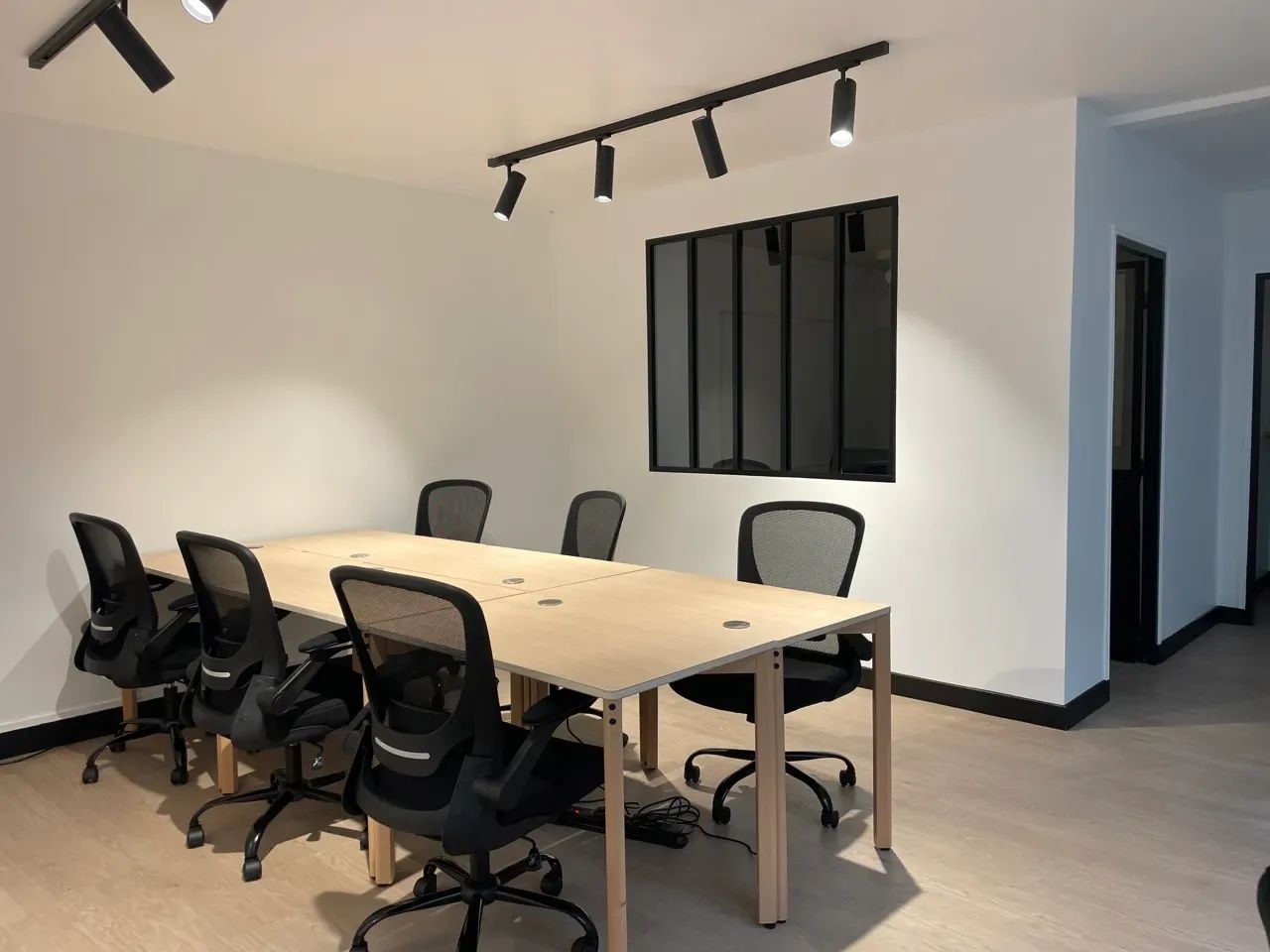 Bureau opéré · 1 à 16 postes · boulevard du Temple, Paris 3e — photo 2/7