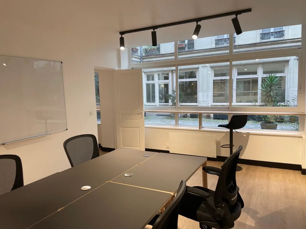 Bureau opéré · 1 à 16 postes · boulevard du Temple, Paris 3e — photo 3/7