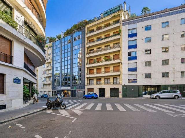 Bureau opéré · 12 à 16 postes · rue Raffet, Paris 16e — photo 1/6