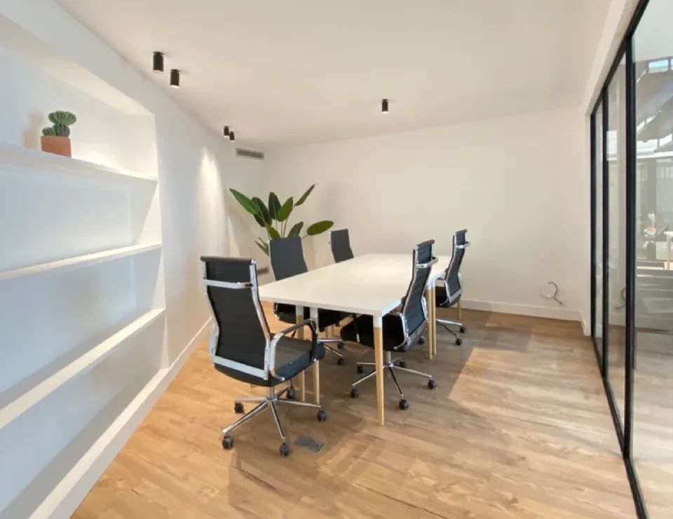 Bureau opéré · 65 à 76 postes · rue Lacuée, Paris 12e — photo 3/10