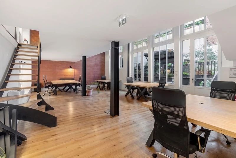 Bureau opéré · 16 à 18 postes · rue de la Jonquière, Paris 17e — photo 1/6
