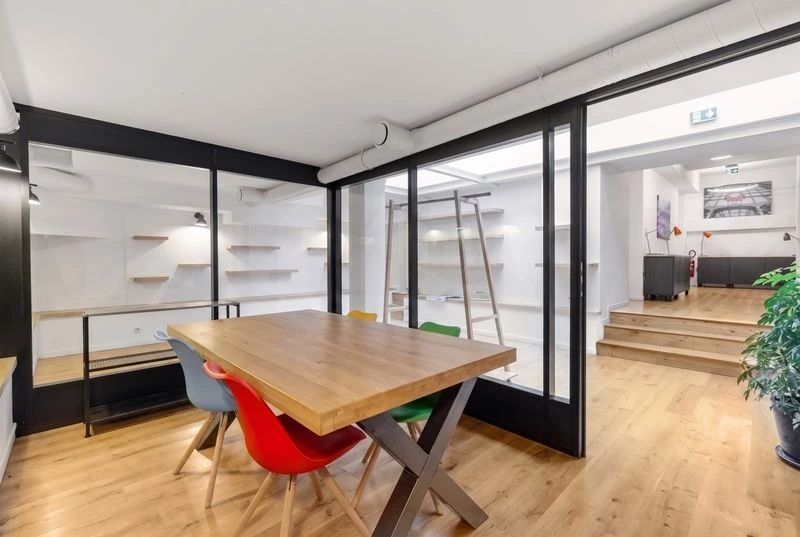 Bureau opéré · 16 à 18 postes · rue de la Jonquière, Paris 17e — photo 4/9