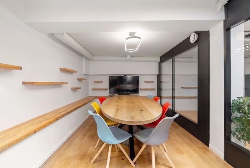 Bureau opéré · 16 à 18 postes · rue de la Jonquière, Paris 17e — photo 5/9