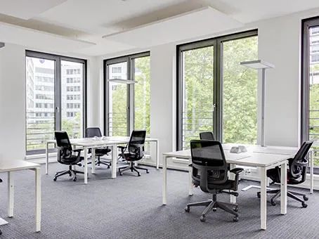 Coworking · 1 à 200 postes · place des Cinq Martyrs du Lycée Buffon, Paris 15e — photo 8/9