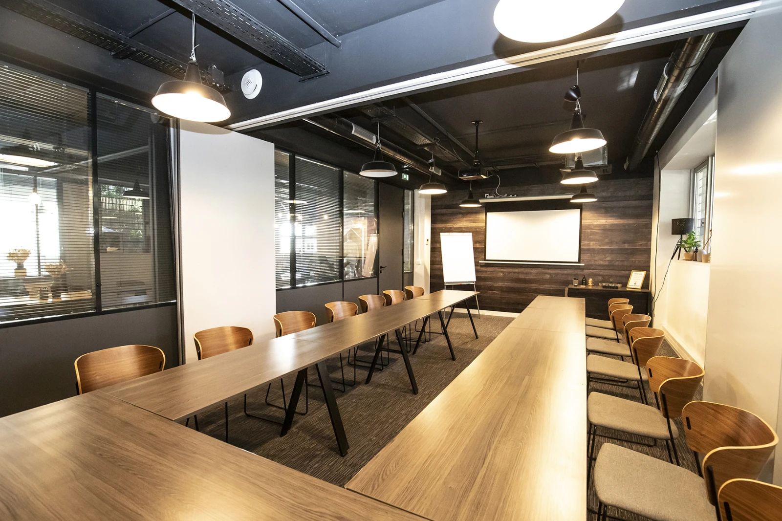 Coworking · 150 postes · rue des Bateliers, Île-de-France — photo 13/22