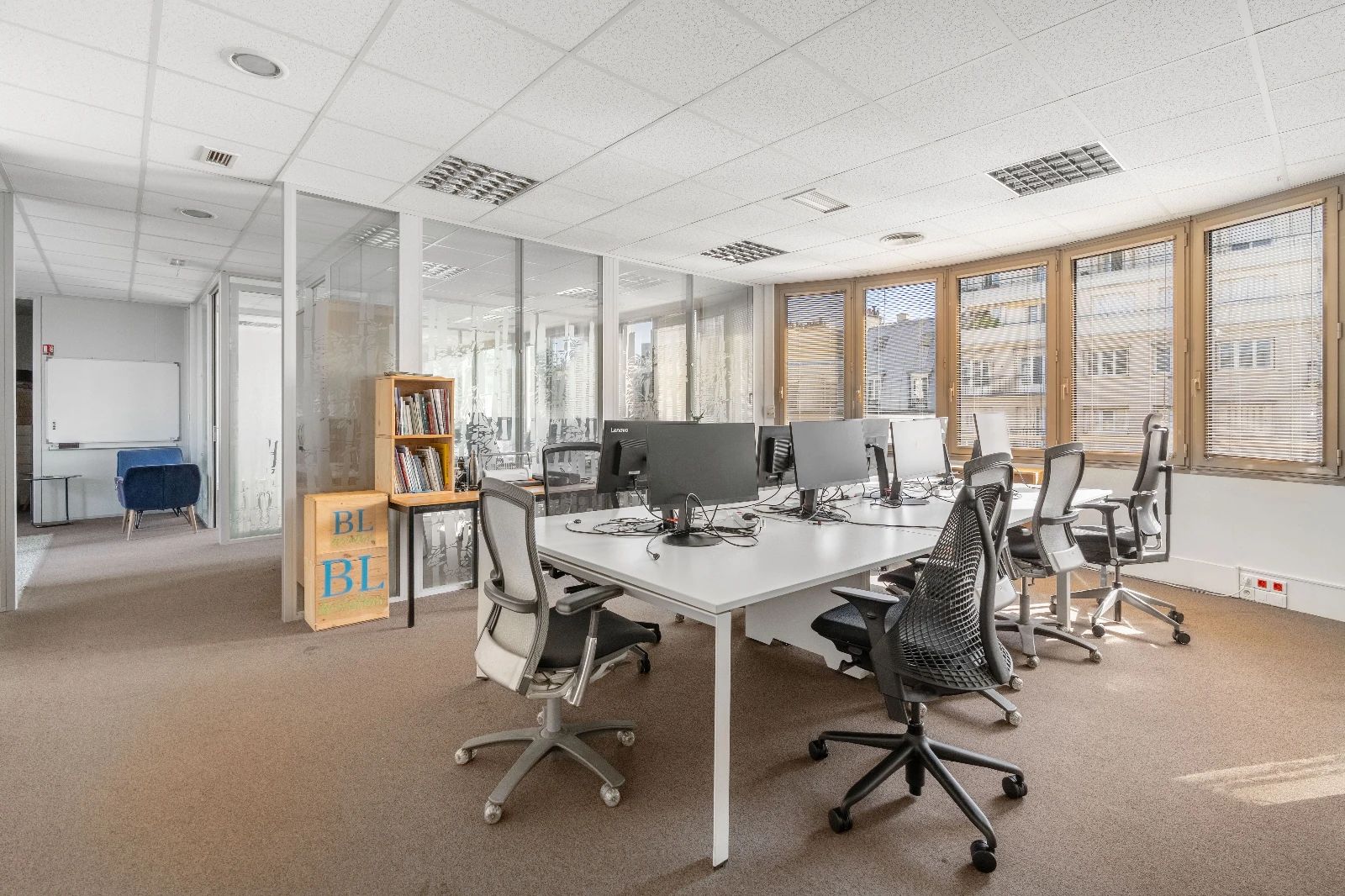 Bureau opéré · 20 à 26 postes · avenue Philippe Auguste, Paris 11e — photo 3/8