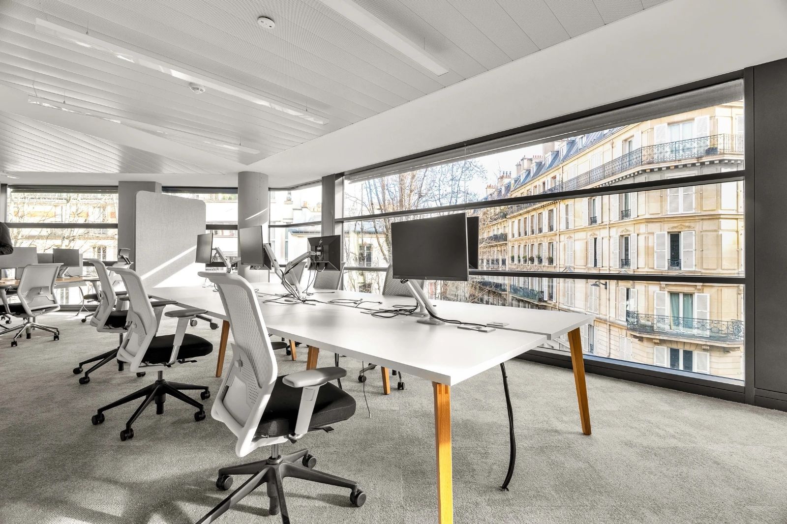 Bureau opéré · 57 à 150 postes · rue d'Héliopolis, Paris 17e — photo 3/10