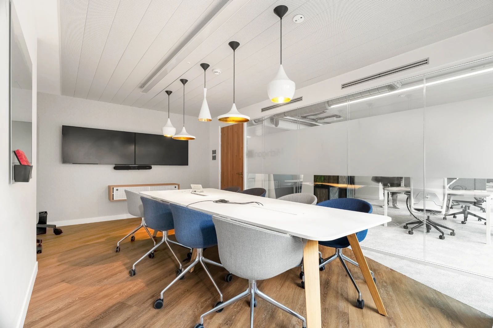 Bureau opéré · 57 à 150 postes · rue d'Héliopolis, Paris 17e — photo 8/10