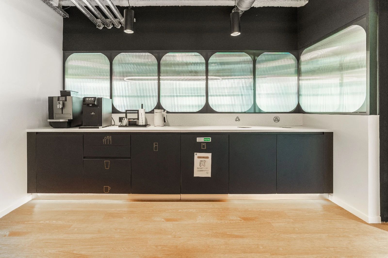 Bureau opéré · 70 à 75 postes · rue la Boétie, Paris 8e — photo 6/16
