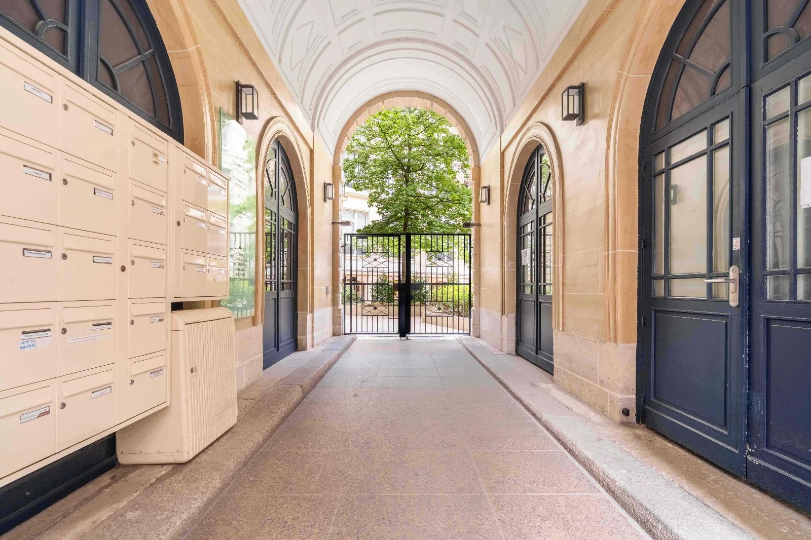 Bureau opéré · 35 à 40 postes · rue du Sentier, Paris 2e — photo 1/6