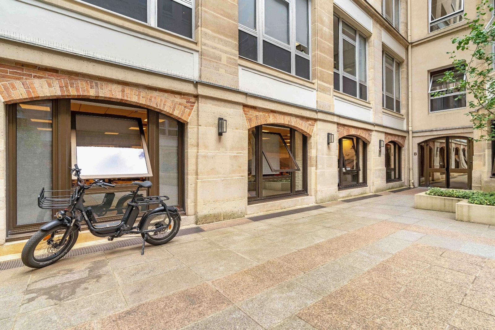 Bureau opéré · 35 à 40 postes · rue du Sentier, Paris 2e — photo 2/9