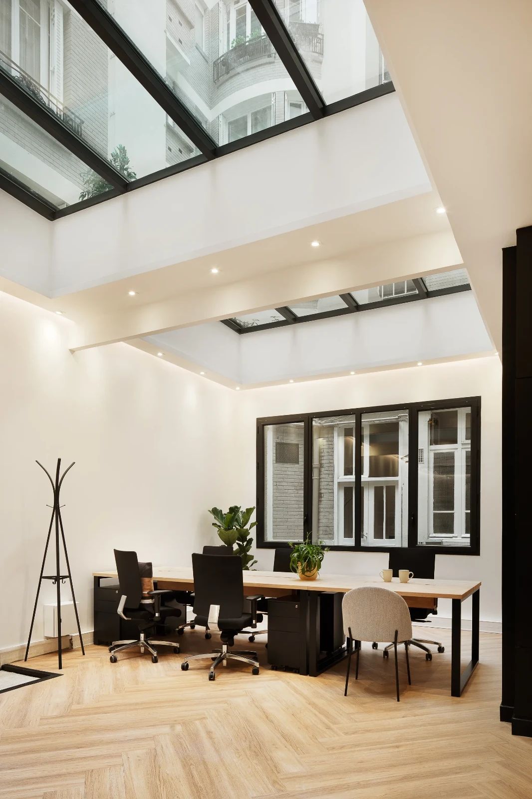 Bureau opéré · 42 à 52 postes · rue Pergolèse, Paris 16e — photo 3/9