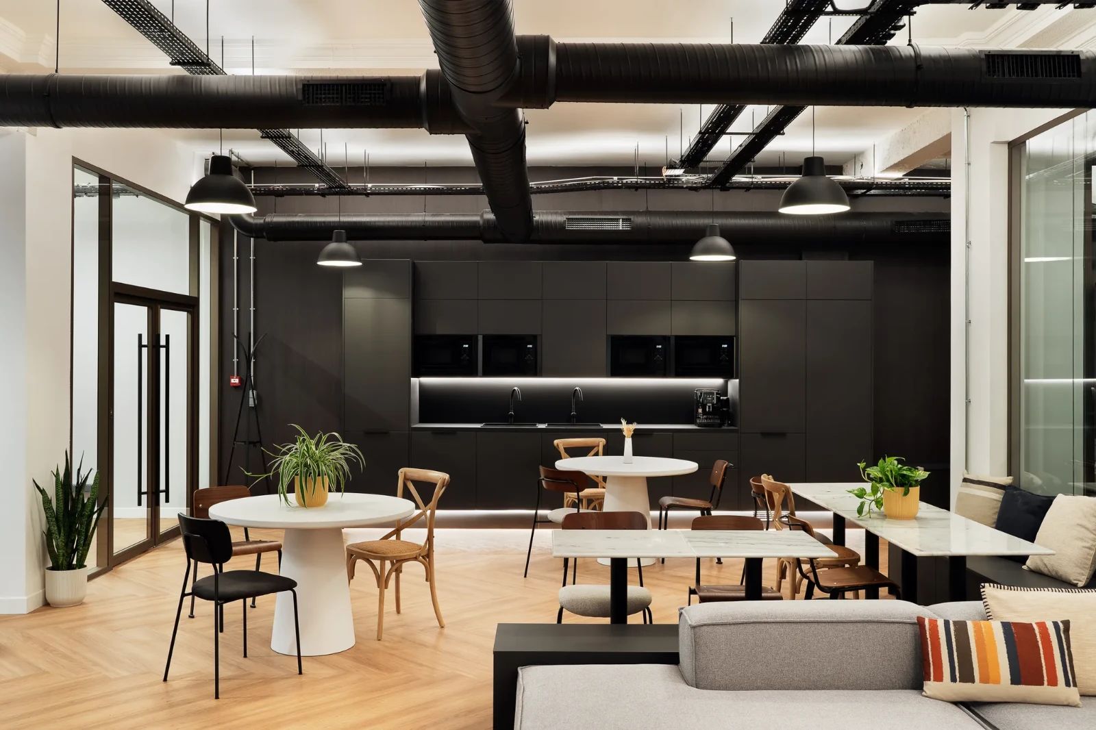 Bureau opéré · 42 à 52 postes · rue Pergolèse, Paris 16e — photo 6/9