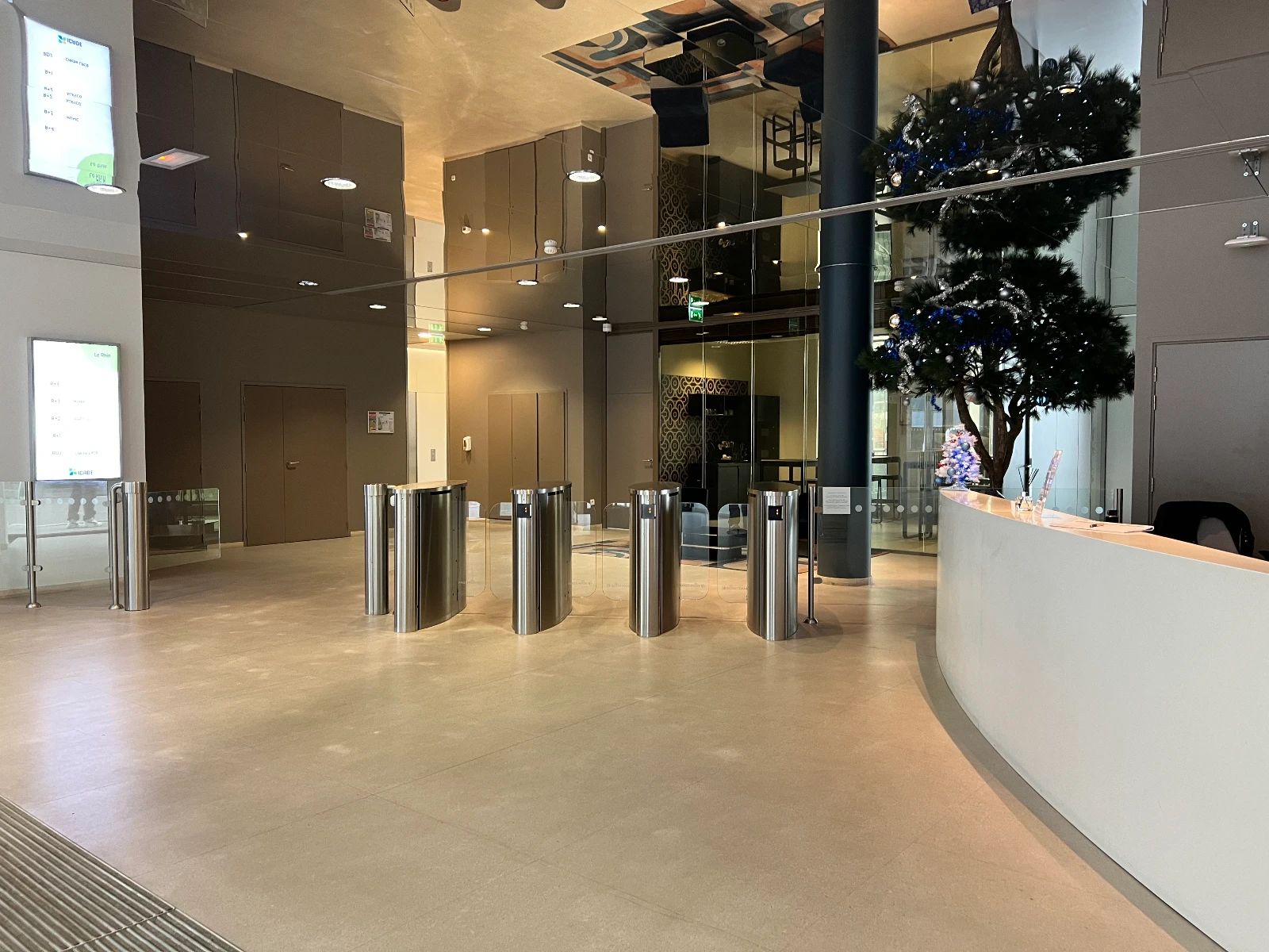 Coworking · 60 postes · avenue de Paris, Villejuif — photo 4/16