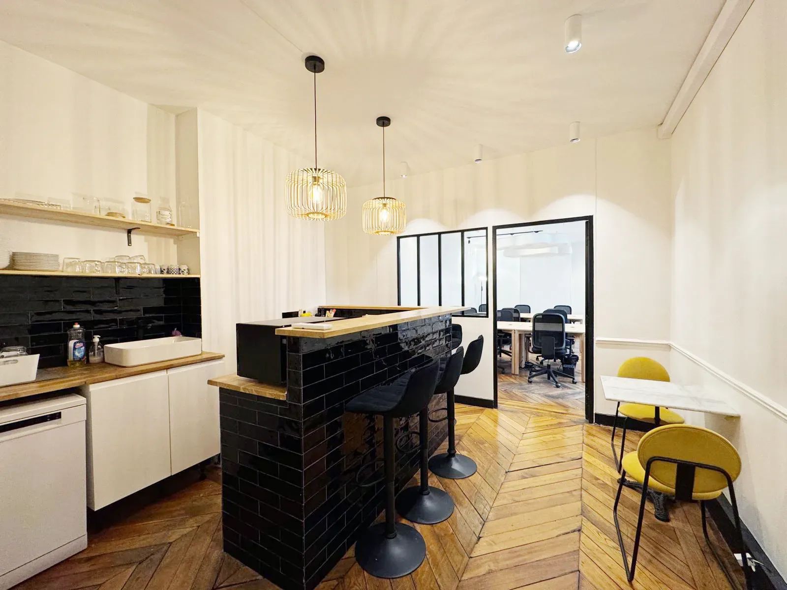 Bureau opéré · 1 à 16 postes · rue de Châteaudun, Paris 9e — photo 3/8