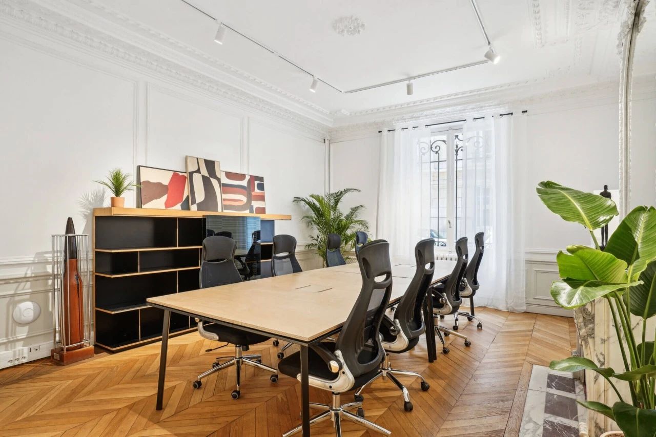 Bureau opéré · 20 à 22 postes · rue Théodule Ribot, Paris 17e — photo 2/5