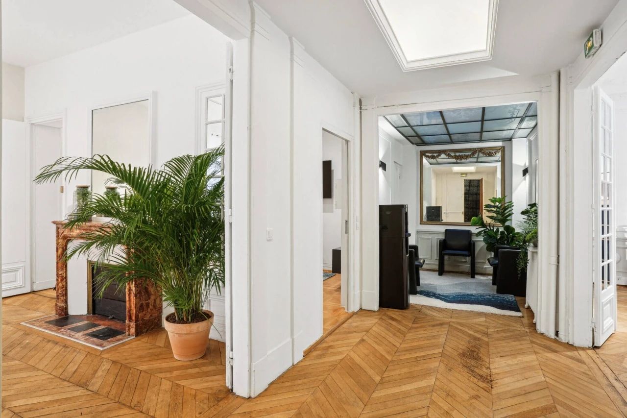 Bureau opéré · 20 à 22 postes · rue Théodule Ribot, Paris 17e — photo 3/5