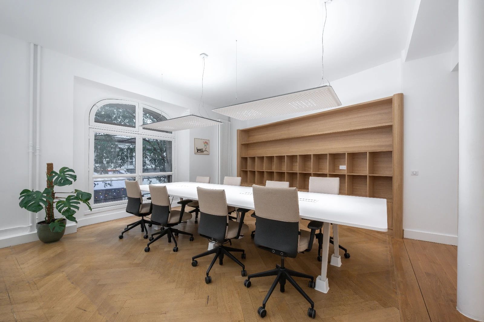 Bureau opéré · 66 à 80 postes · rue Bachaumont, Paris 2e — photo 1/6