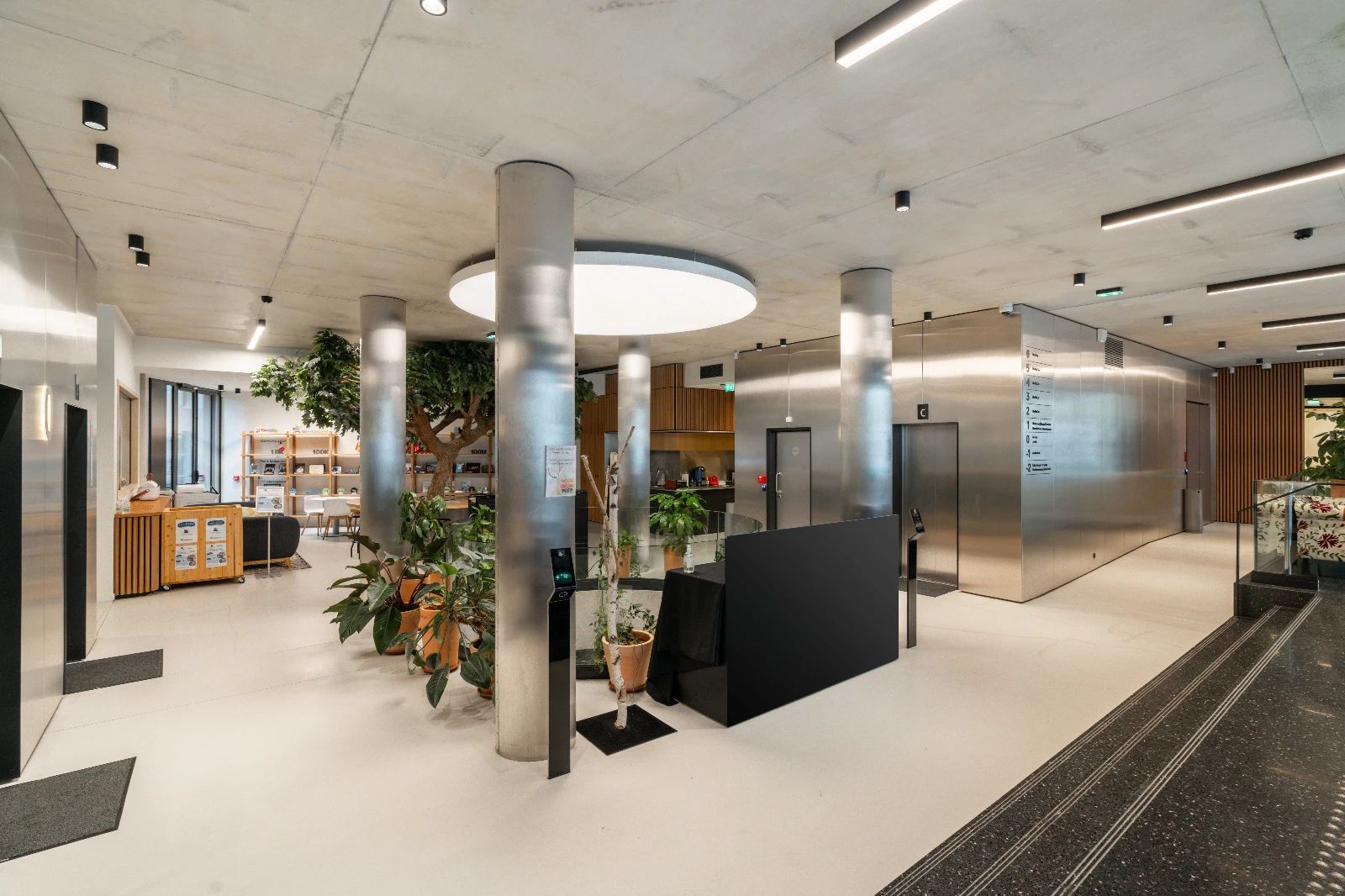 Bureau opéré · 55 à 57 postes · rue Saint-Sabin, Paris 11e — photo 2/15