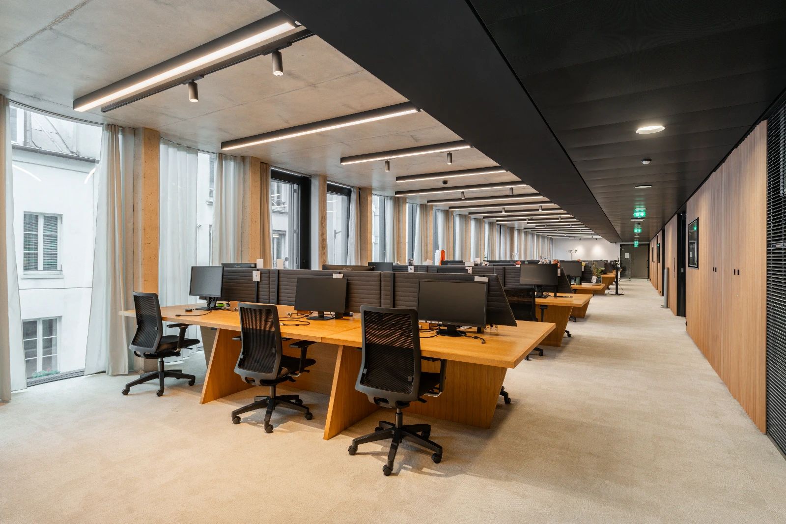 Bureau opéré · 55 à 57 postes · rue Saint-Sabin, Paris 11e — photo 10/15