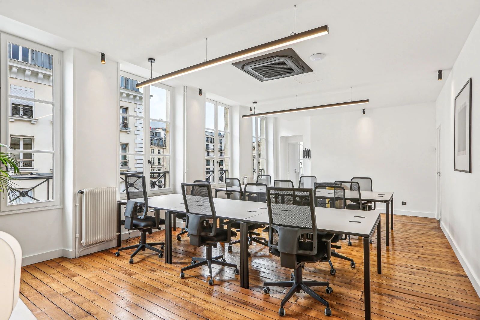 Bureau opéré · 25 à 30 postes · rue de la Bourse, Paris 2e — photo 2/21