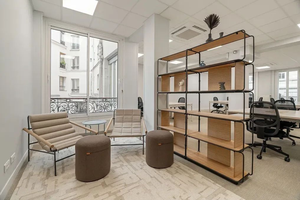 Bureau opéré · 45 à 50 postes · rue du Rocher, Paris 8e — photo 2/10