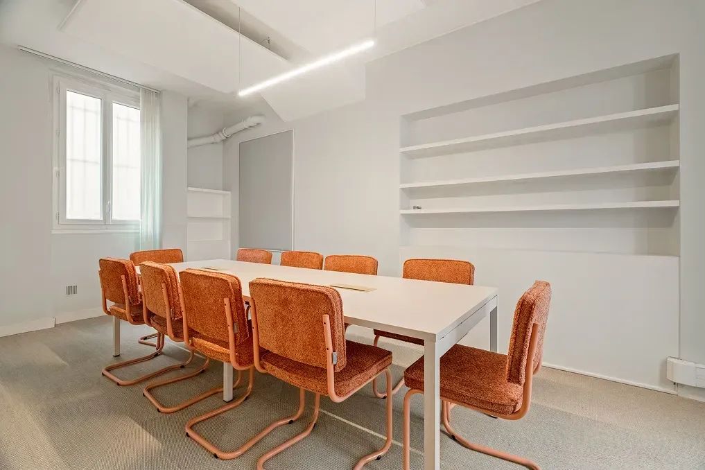 Bureau opéré · 45 à 50 postes · rue du Rocher, Paris 8e — photo 3/10