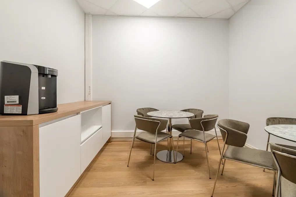 Bureau opéré · 45 à 50 postes · rue du Rocher, Paris 8e — photo 4/10