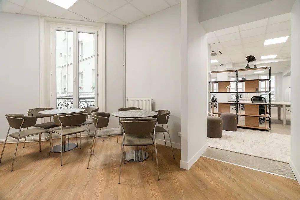Bureau opéré · 45 à 50 postes · rue du Rocher, Paris 8e — photo 6/10