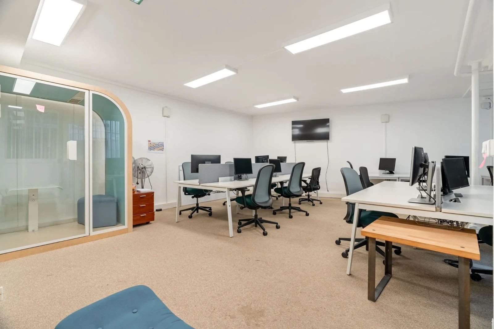 Bureau opéré · 1 à 14 postes · rue Saint-Fiacre, Paris 2e — photo 4/19