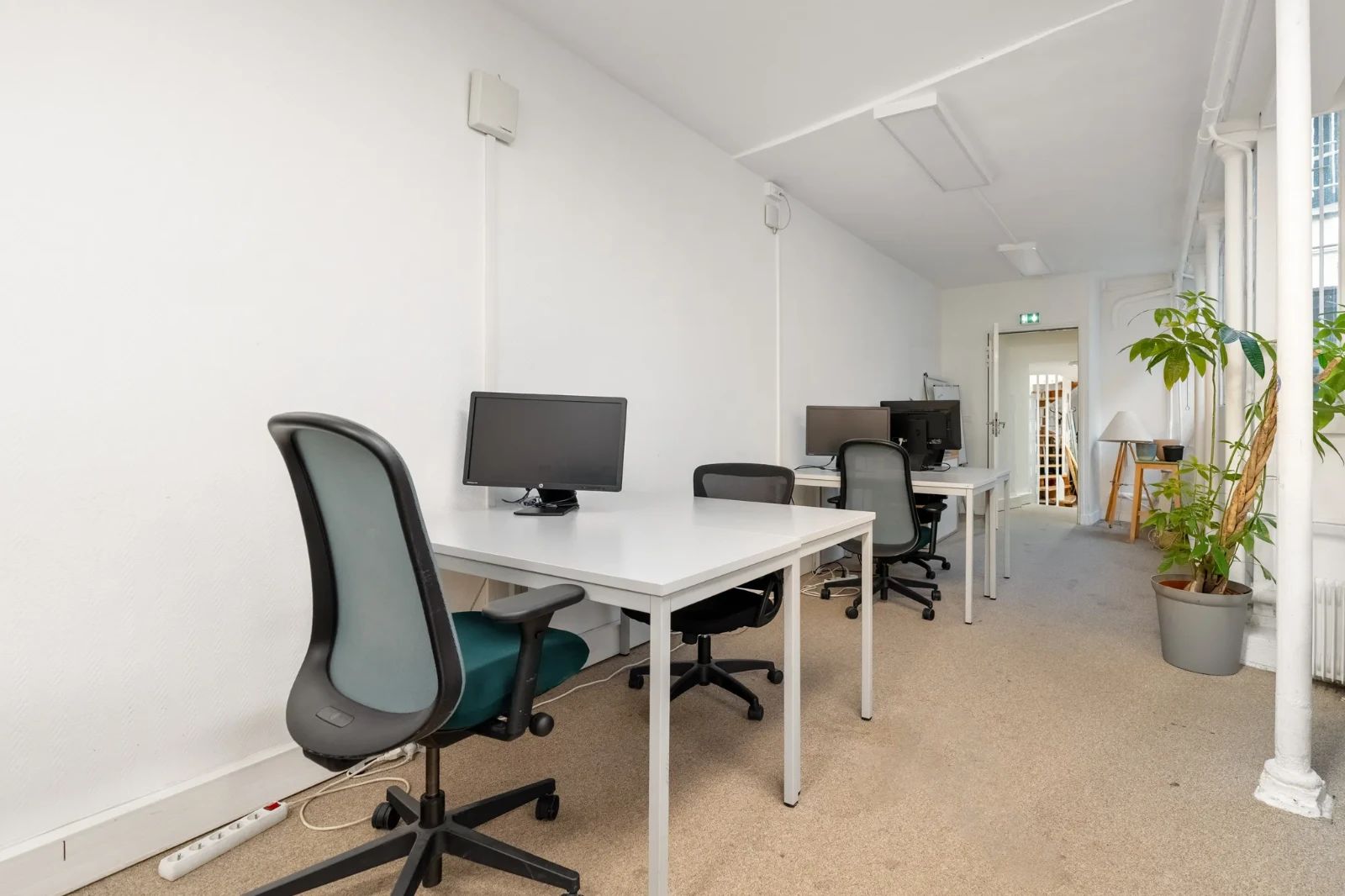 Bureau opéré · 1 à 14 postes · rue Saint-Fiacre, Paris 2e — photo 9/19
