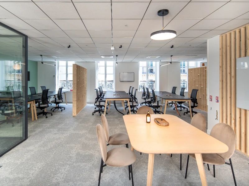 Bureau opéré · 15 à 19 postes · rue de Mogador, Paris 9e — photo 2/10