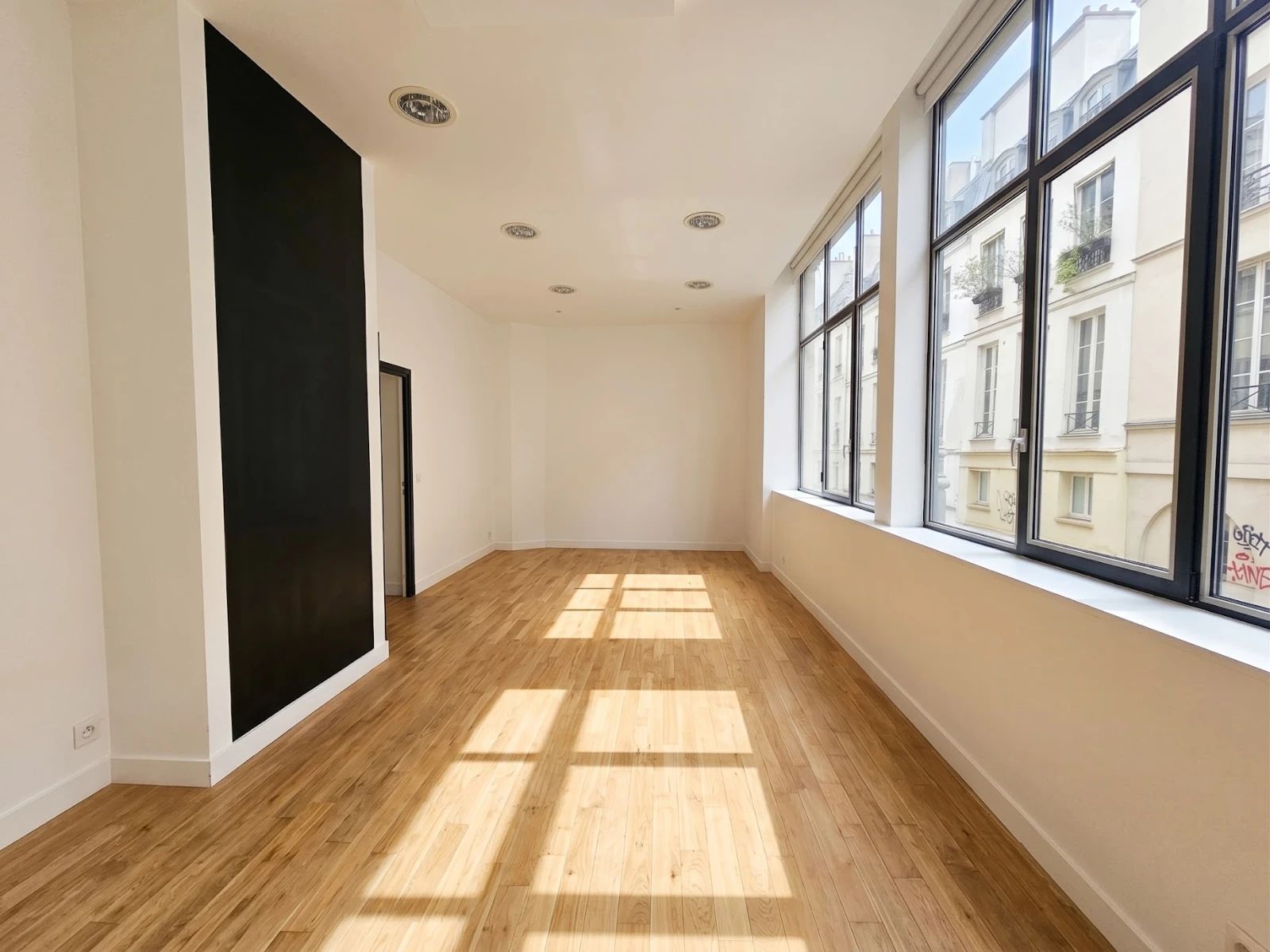 Bureau opéré · 12 à 16 postes · rue du Sentier, Paris 2e — photo 2/4