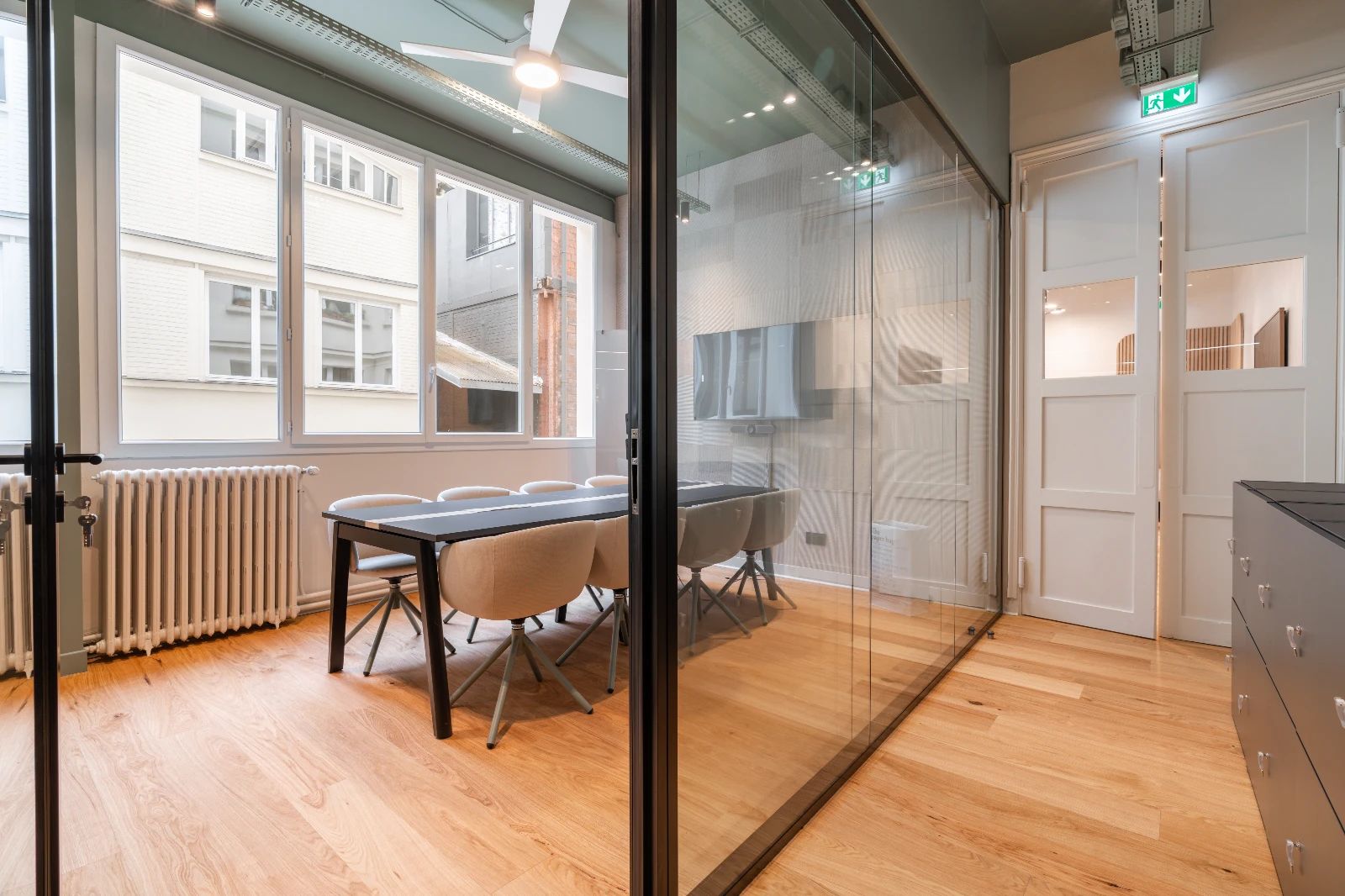 Bureau opéré · 12 à 18 postes · rue Béranger, Paris 3e — photo 3/18