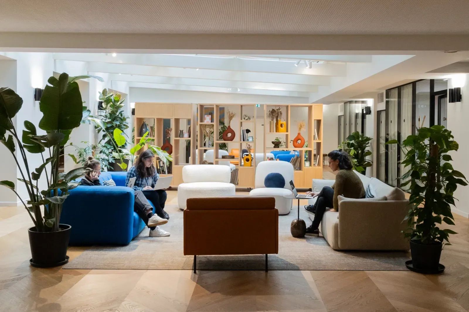 Coworking · 1 à 450 postes · rue du Faubourg Saint-Honoré, Paris 8e — photo 2/13