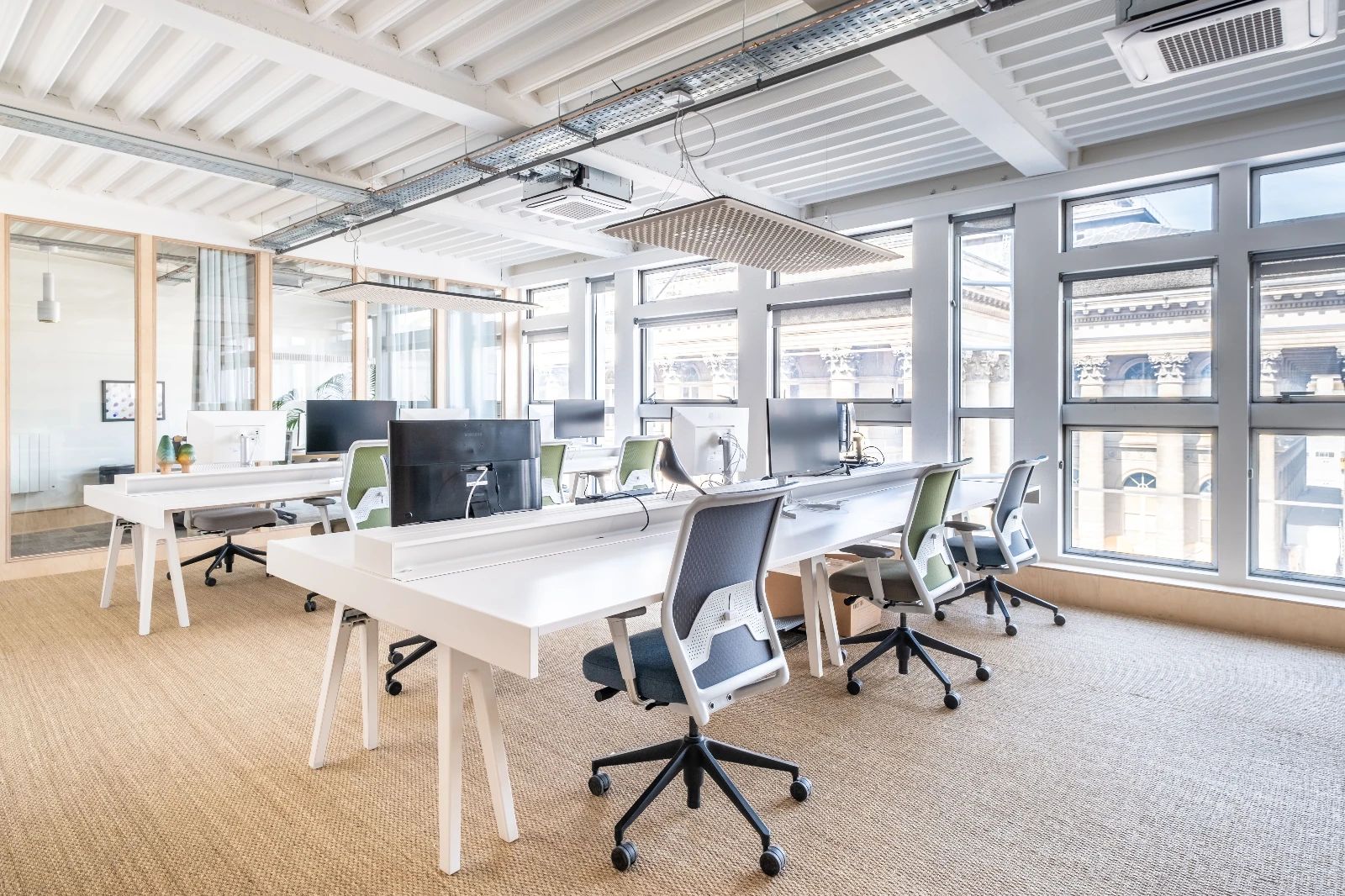 Bureau opéré · 90 à 102 postes · rue Notre-Dame-des-Victoires, Paris 2e — photo 7/10