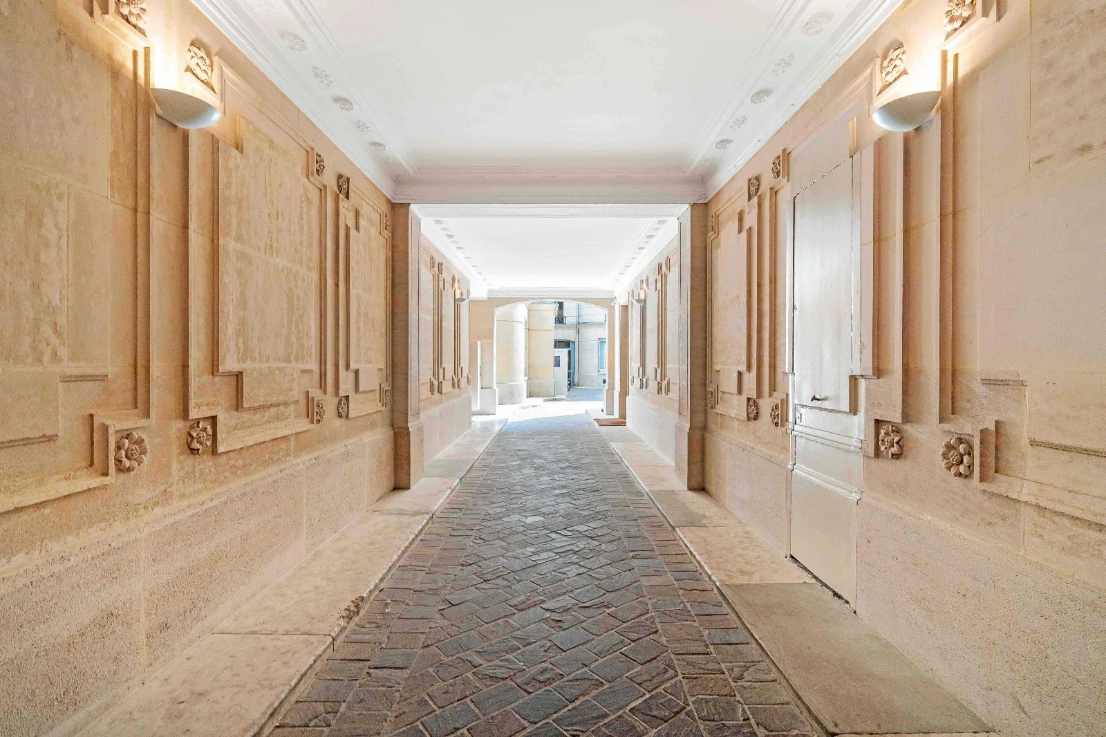 Bureau opéré · 8 à 12 postes · rue de Mogador, Paris 9e — photo 1/6