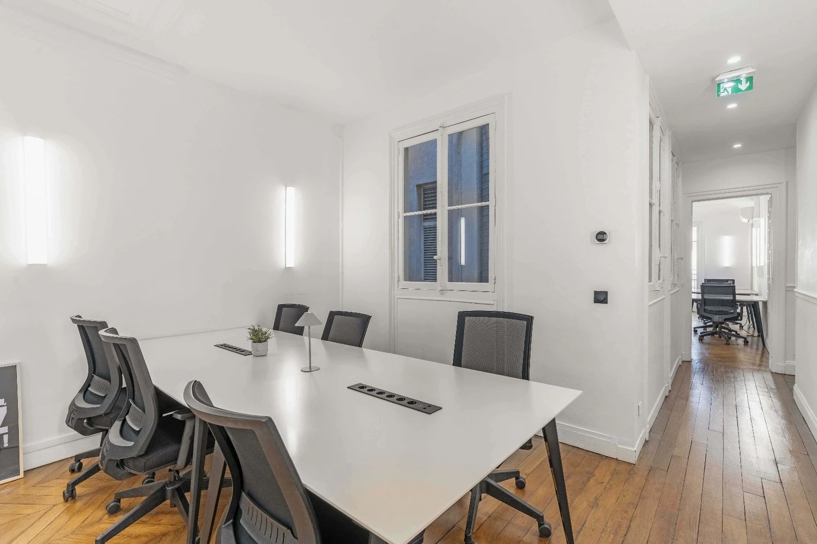 Bureau opéré · 8 à 12 postes · rue de Mogador, Paris 9e — photo 7/9
