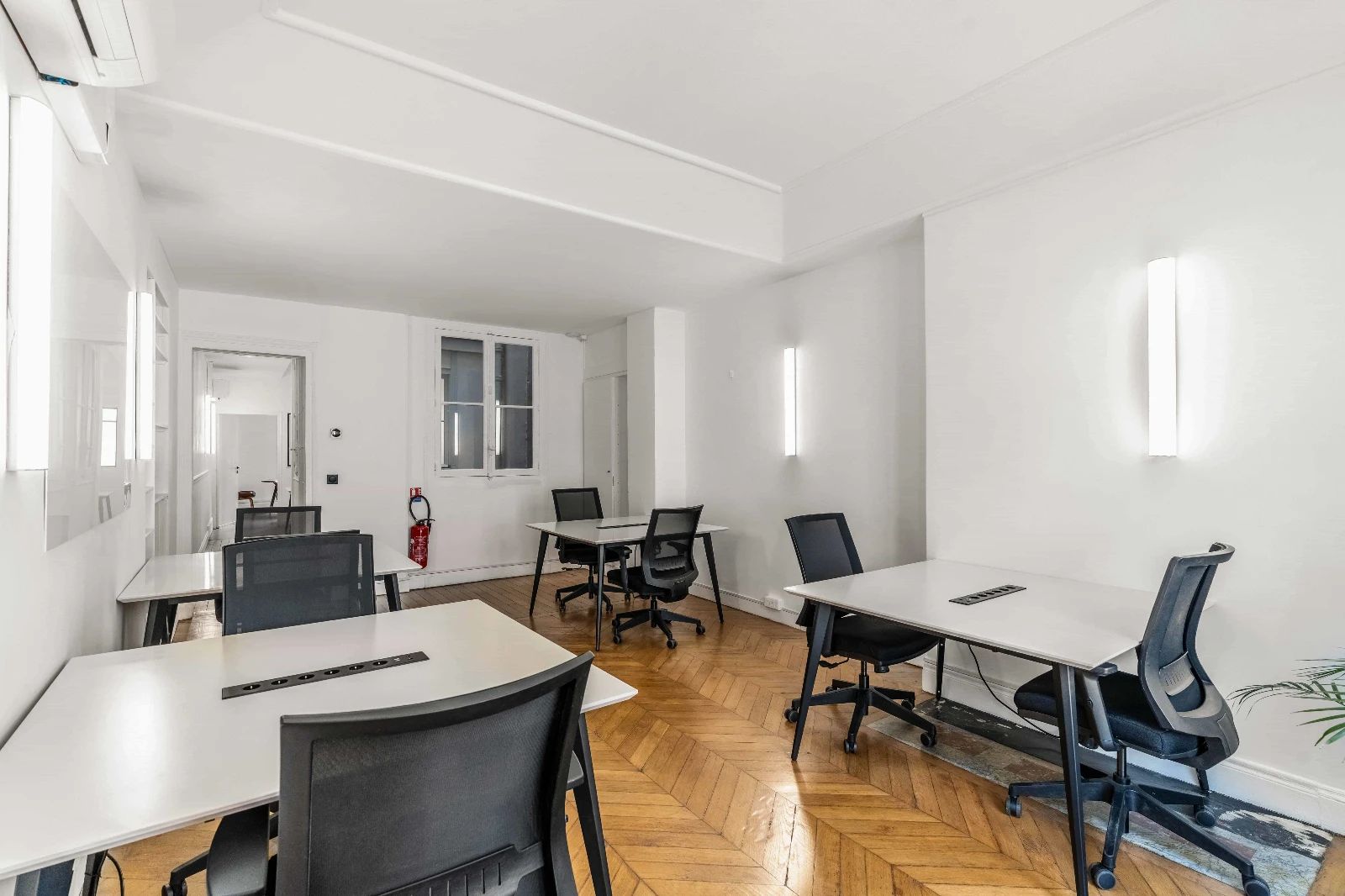 Bureau opéré · 8 à 12 postes · rue de Mogador, Paris 9e — photo 8/9