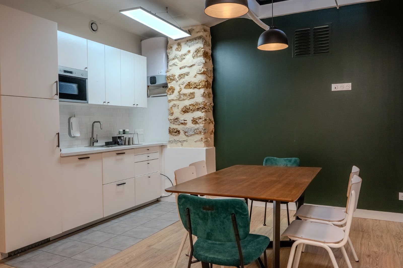 Bureau opéré · 18 à 22 postes · rue Claude-Rodier, Paris 9e — photo 5/8