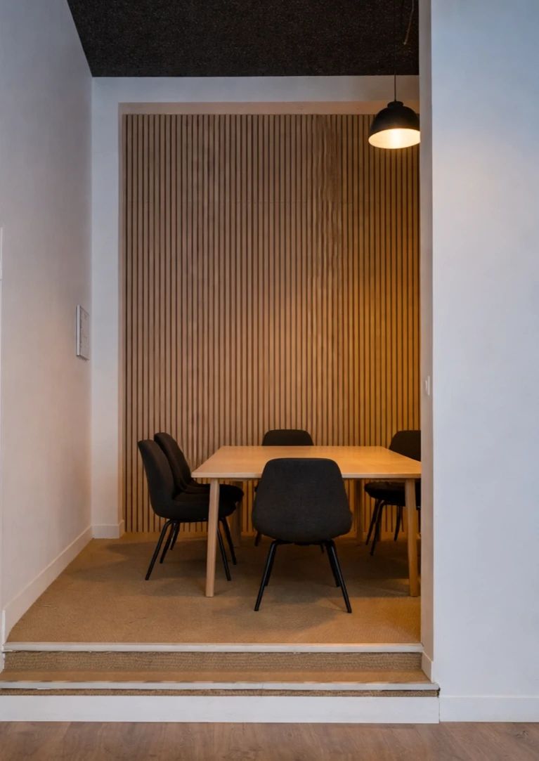 Bureau opéré · 18 à 22 postes · rue Claude-Rodier, Paris 9e — photo 7/8