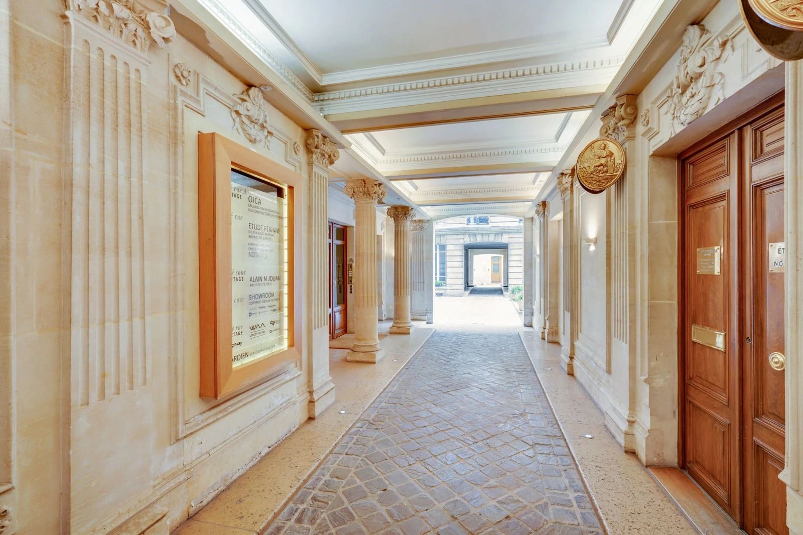 Bureau opéré · 46 postes · rue de Berri, Paris 8e — photo 2/15