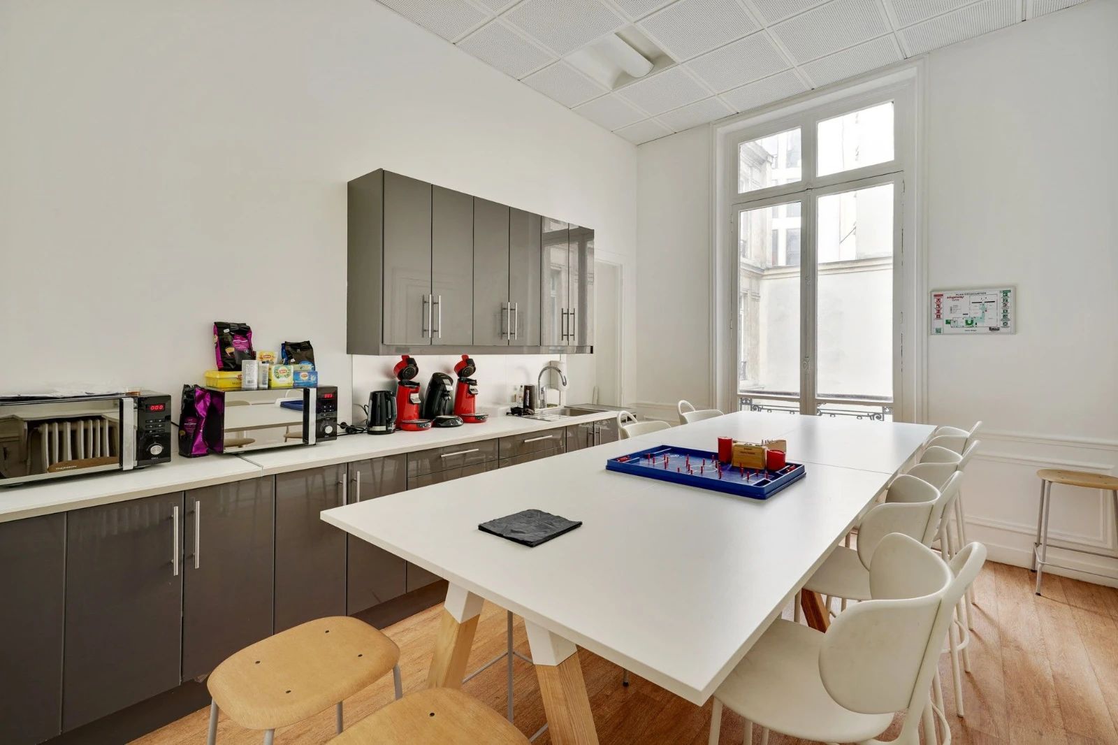 Bureau opéré · 46 postes · rue de Berri, Paris 8e — photo 5/15