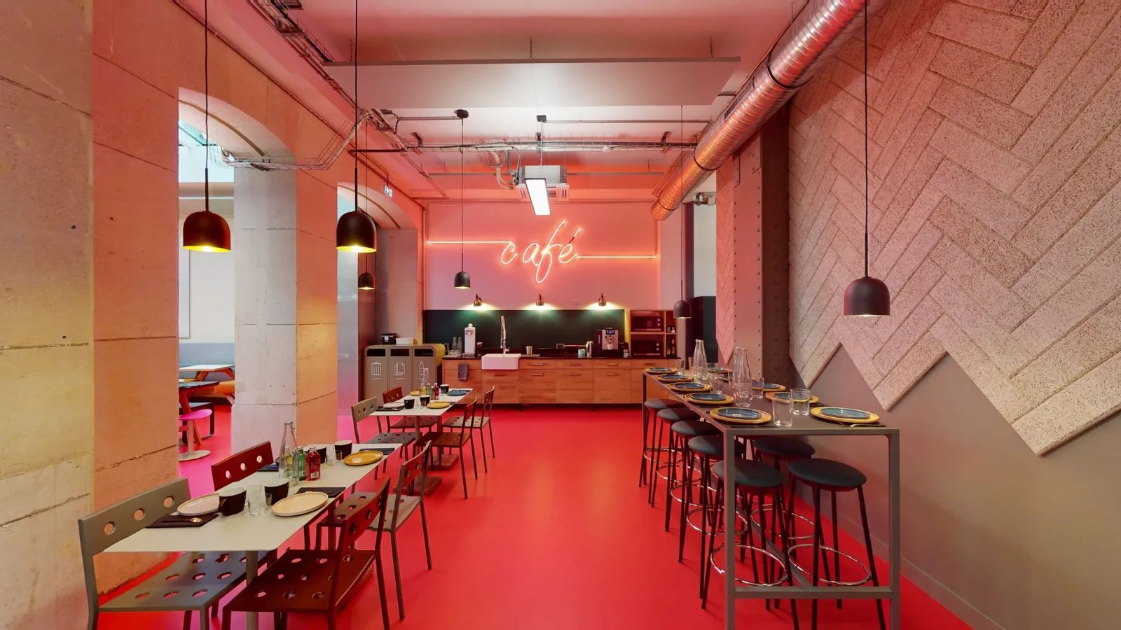 Coworking · 1 à 240 postes · rue des Petits Hôtels, Paris 10e — photo 2/7
