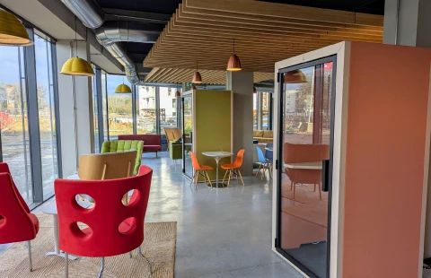Coworking · 1 à 240 postes · rue des Petits Hôtels, Paris 10e — photo 6/7